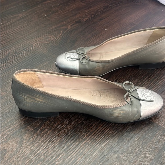 Chanel Women's Grey and Silver Ballet Flats - Picture 4 of 9